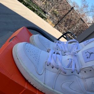 ALL WHITE JORDAN 1